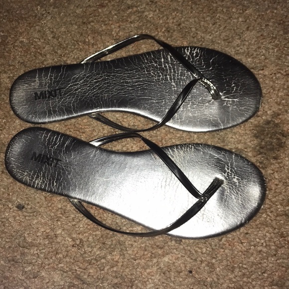 Silver shiny flip flops - Picture 2 of 3